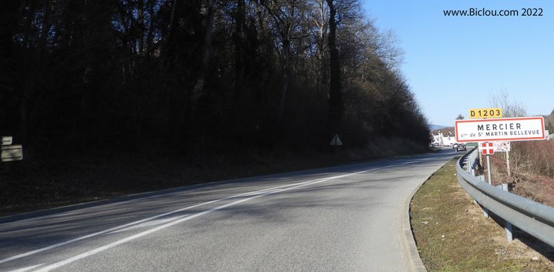 Après avoir sérré les fesses et le guidon sur la D 1203 : Mercier (comune de st martin bellevue)