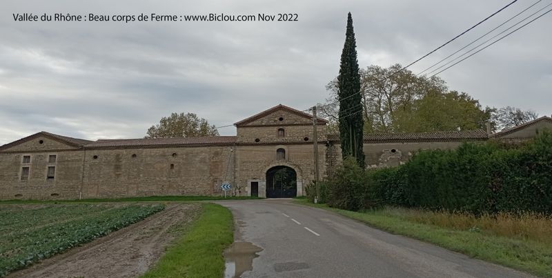 Corps de ferme en Drôme