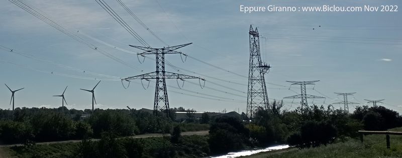 Avec ce fort Mistral : Les Eoliennes Tournent : Eppure Giranno ..