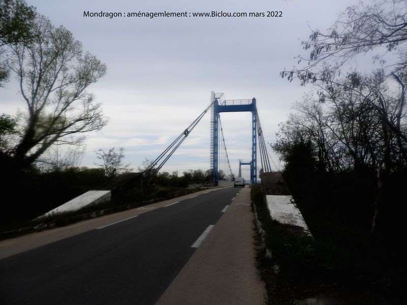 Mondragon, traitement intéréssant de ce pont , sur Viarhôna