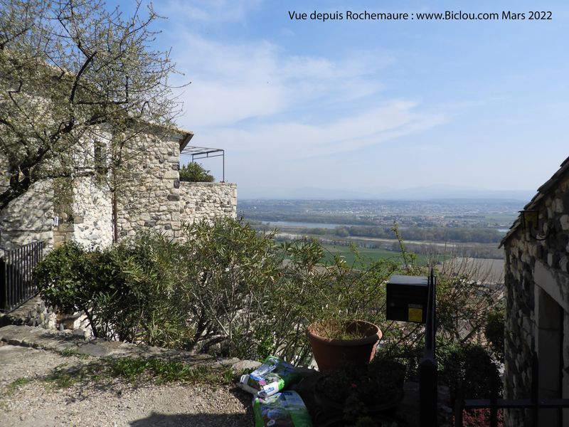 Vue de la vallée du Rhône, depuis Rochemaure