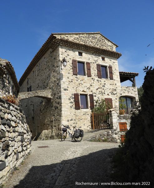 Belle maison de pierre à Rochemaure