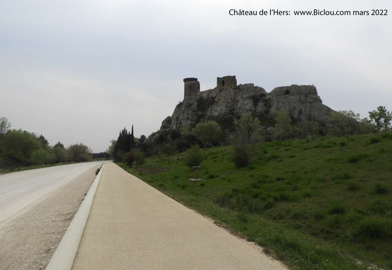ViaRhôna, passe devant le Château d'Hers