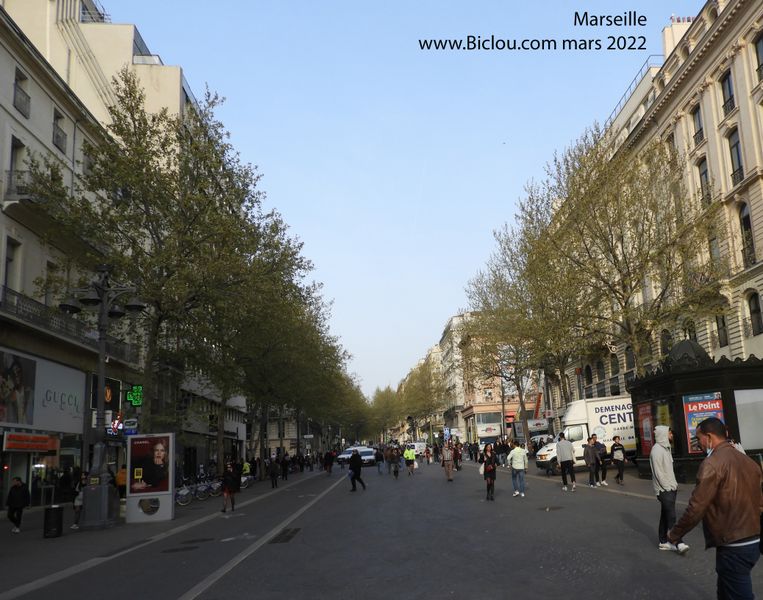 Rues animées de Marseille