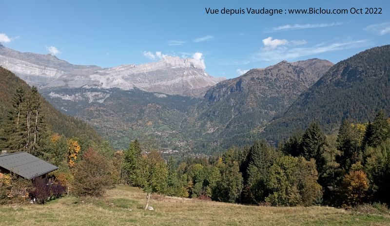 Vue depuis Vaudagne, Servoz en bas .. 