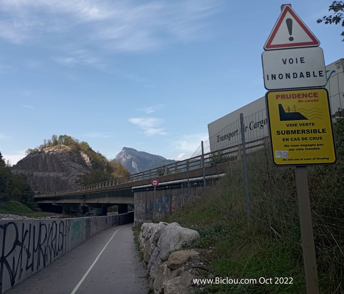 V61 , le long de l'Arve : ne pas oublier ses palmes ..