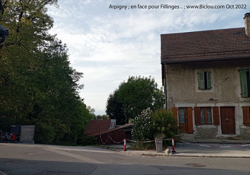 Arpigny : suivre en face pour Fillinges (passage gravelle de 150 m)