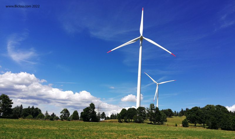 Les eoliennes du Mont soleil