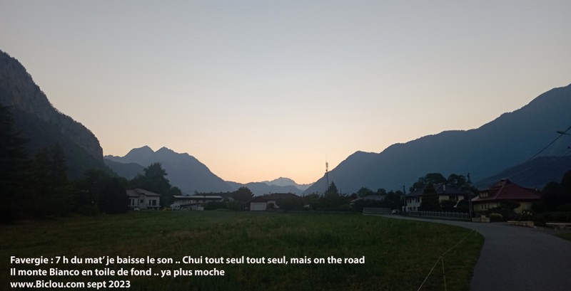 la favergue au petit matin et vue sur le mont blanc, un 1er vendemiaire