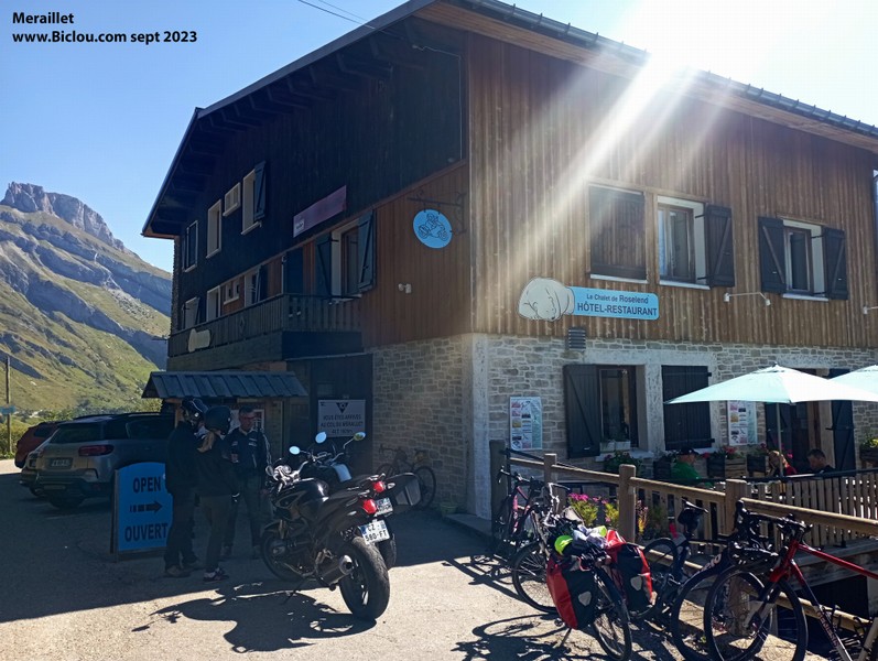 Motos et vélos (gros moteurs) , Au col du Méraillet