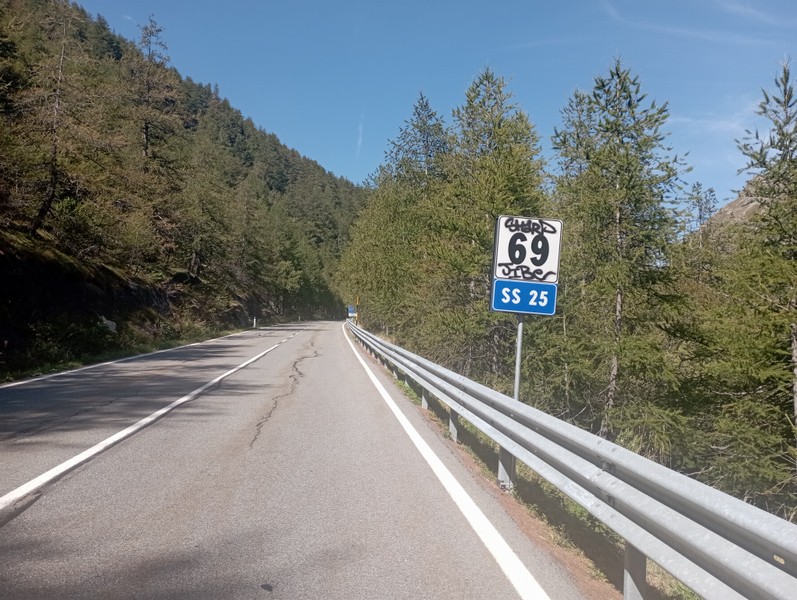 Statale 25 : La France n'est plus loin, mais le col du Mont cenis pas encore ..