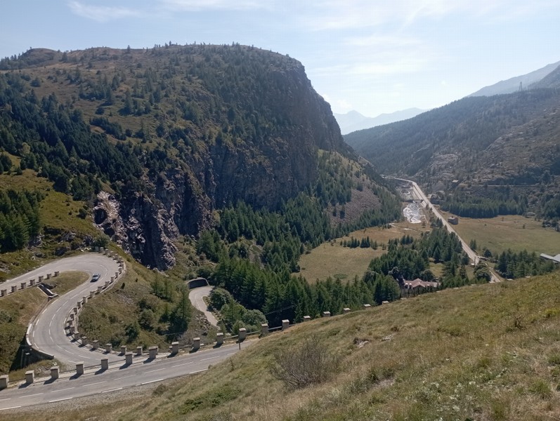 les virages du col du Mont cenis sous le barrage en 2023