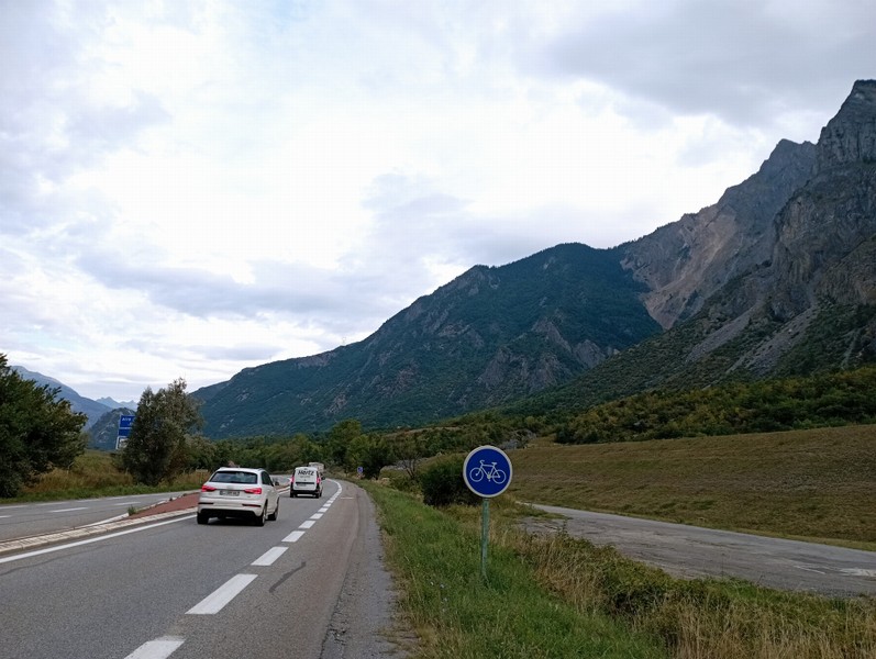 Bandes cyclables le long de la D 1006