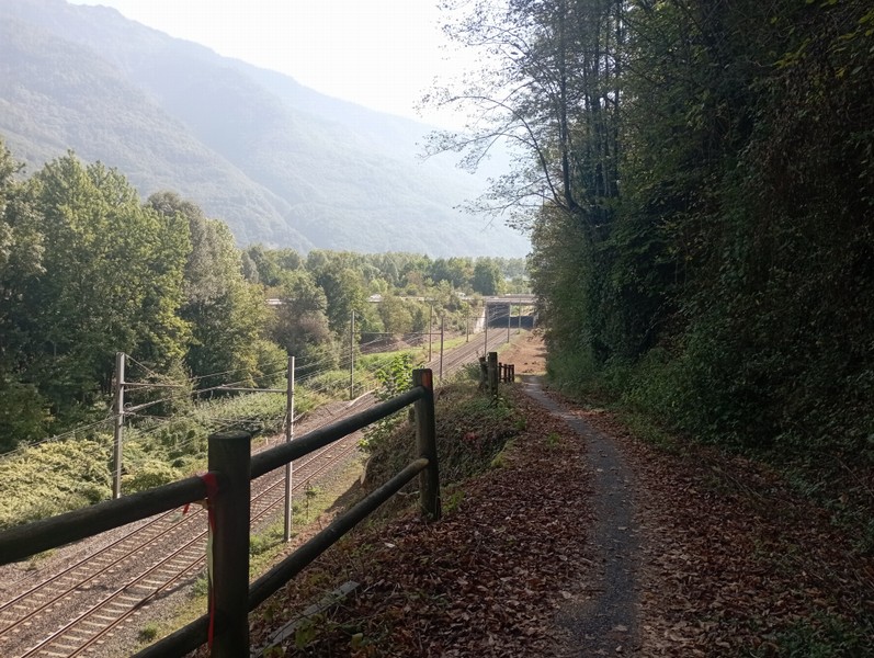 Passage vélo (Gravelle) entre Aiguebelle et Croix d'aiguebelle et Aiton, un' po' craignos , d'ailleurs interdit à présent