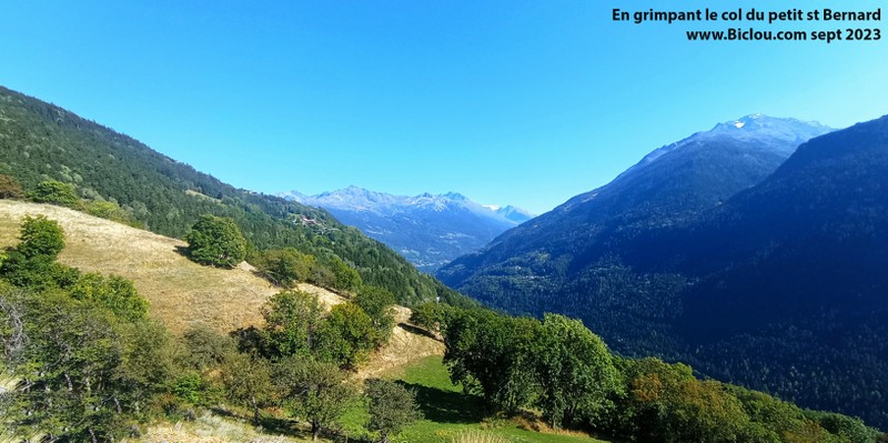 En grimpant au col du petit st Bernard
