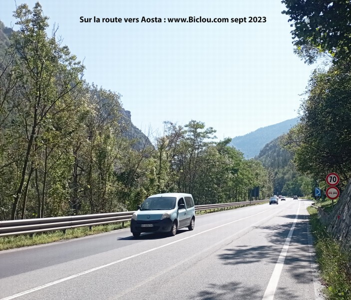 Sur la route direction Aosta par la statale 25 : Serrez les fesses malgré tout ..