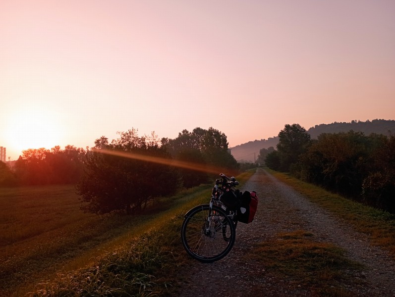 Chivasso petit matin chagrin .. Ma P.. clauio l'Ouest c'est à gauche là, comme dit le soleil !