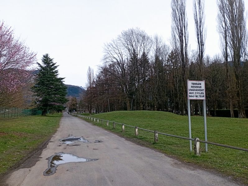 Voie dite verte : Direction Cluses, sempre dritto..