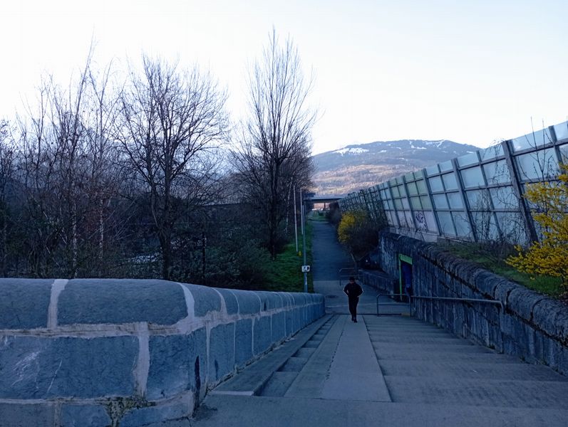 Pont st martin (Sallanches), V-61 : tentons tout droit ..