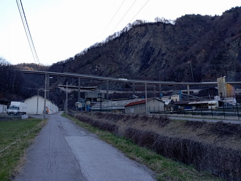 Usine de Chedde et montée des Egratz