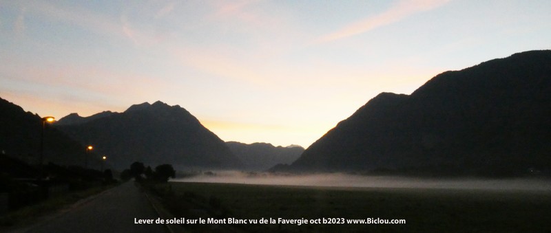 Lever de soleil sur le Mont Blanc vu de la Favergie oct 2023