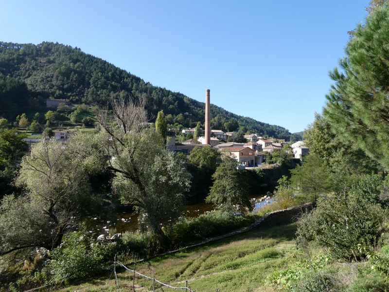 Village de la vallée de l'Eyrieux en 2023 sur Dolce Via