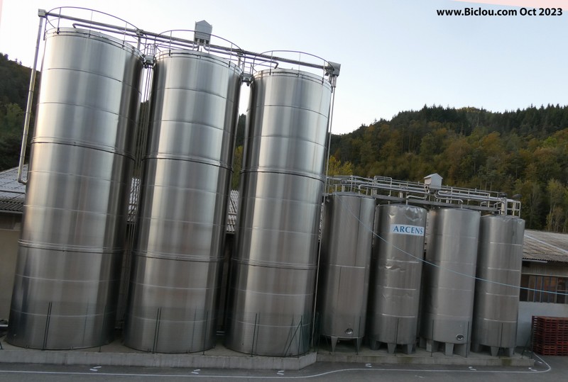 Cuves d'eau , de Arcens
