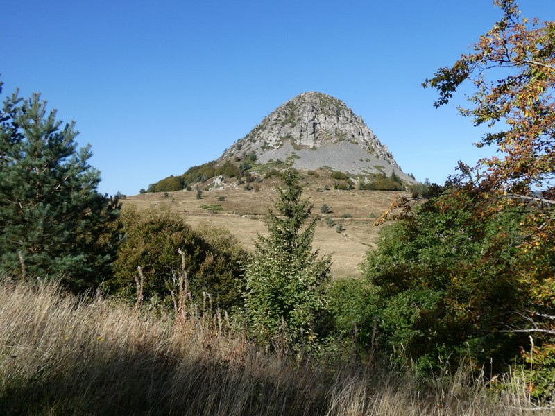 Le voici le fameux Mont Gerbier de Jonc
