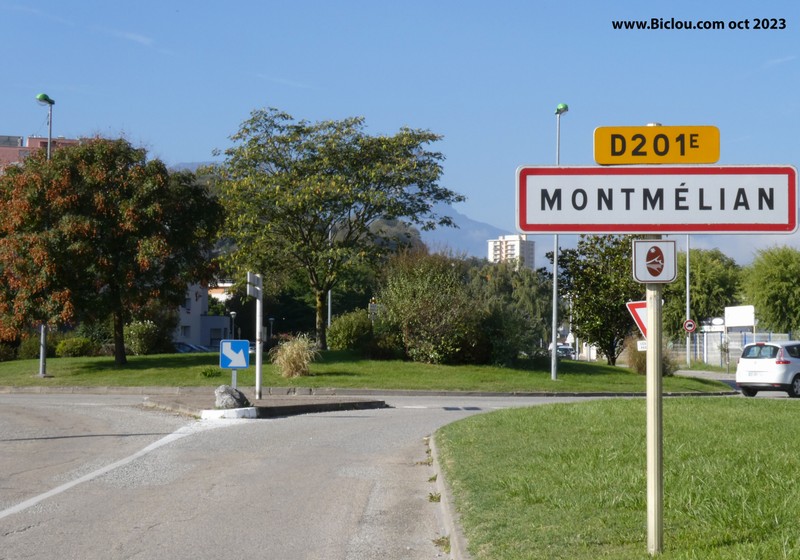 Montmélian, fin balisage V-62 ; suivre tout droit vers Francin Myans