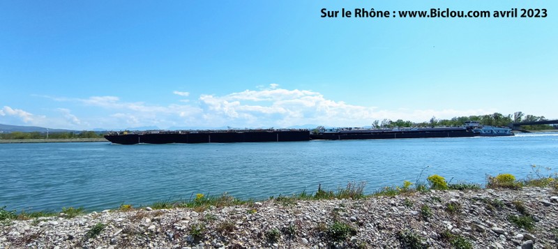 Double barge sur le Rhône