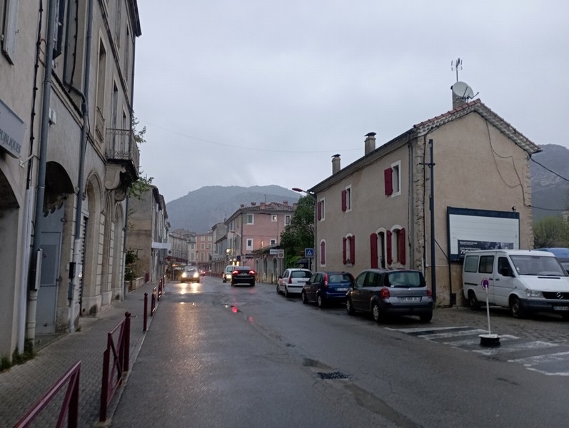Quelques goutelettes de pluie à Alès