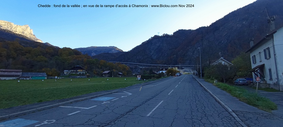 Chedde (ce n'est pas le plus beau village de France) ; fond de la vallée de l'Arve ; en vue de la rampe d'accès à Chamonix