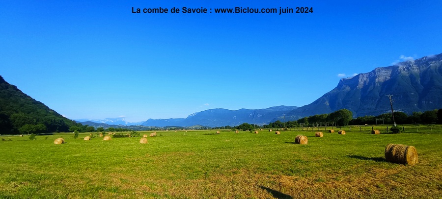 La Combe de Savoie ; le Granier dans le fond