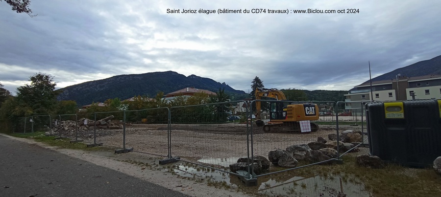 Saint Jorioz ; démolition d'un bâtiment de CD74 travaux routes ..