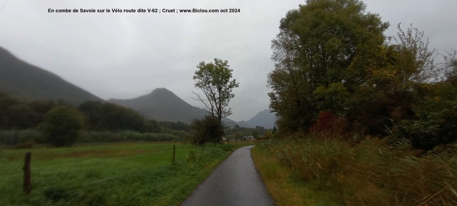En Combe de Savoie sur la Vélo-route dite V-62 du côté de Cruet en oct 2024