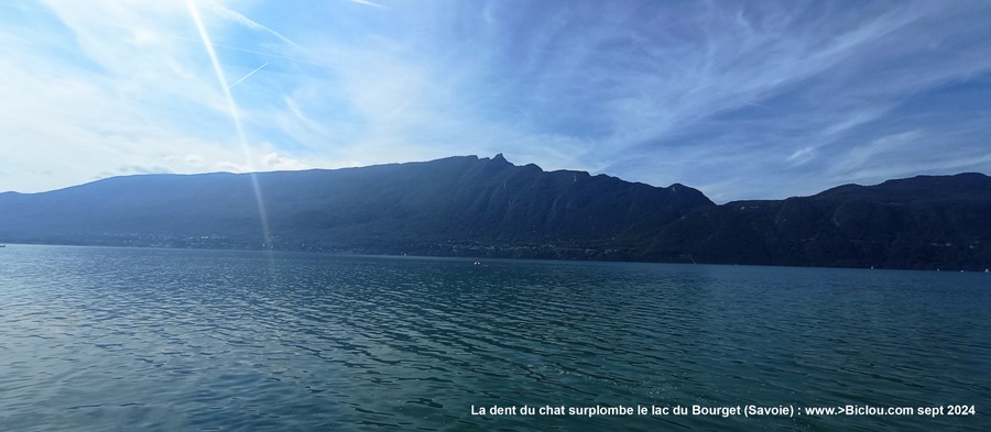 Dent du chat domine le lac du Bourget (Aix les bains, Savoie)