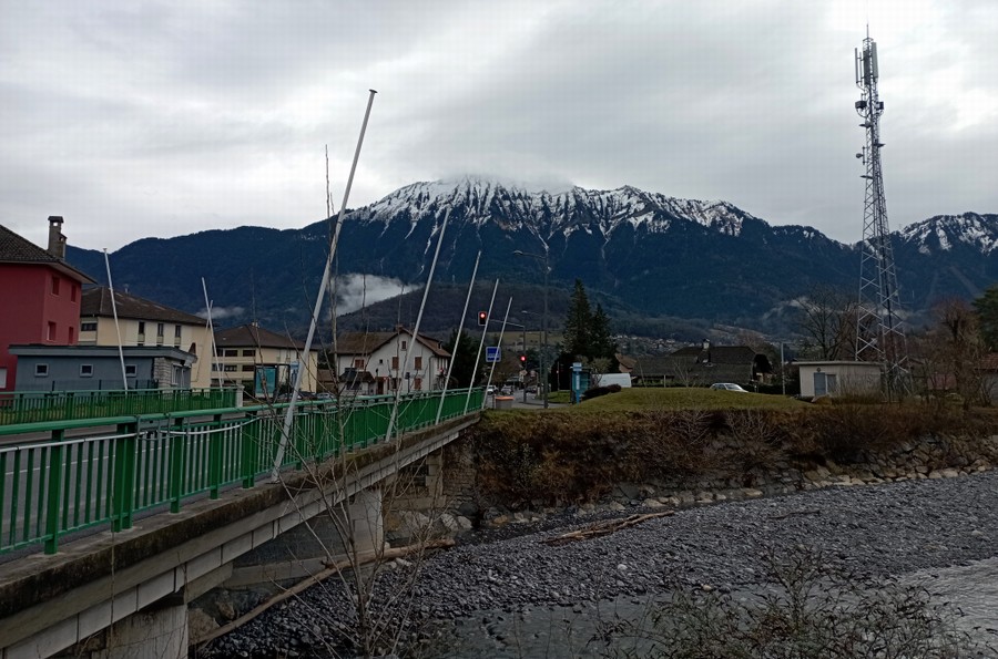 Faverges en fev 2024 ; la Glère et les dent de Kons