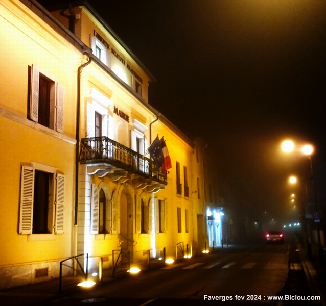 La mairie de faverges de très bon matin