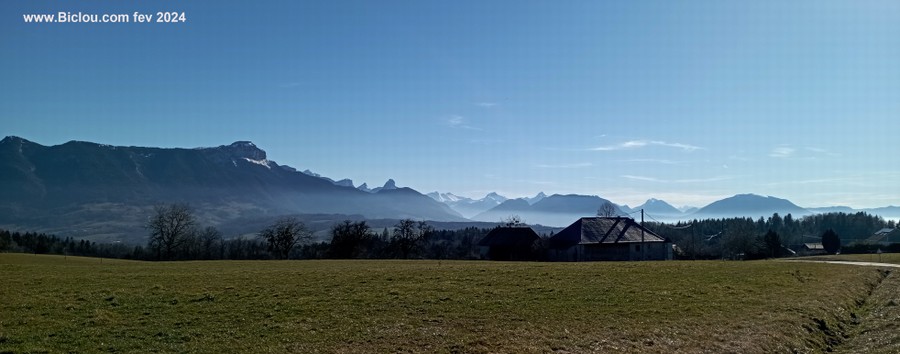 Le Massif des Bornes sur la gauche, et celui des Bauges en face , avé la Sambuy chère aux néos Favergiens