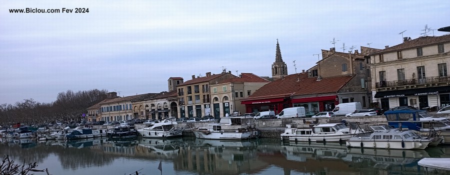 Canal du Rhône à Sète à Beaucaire en fev 2024