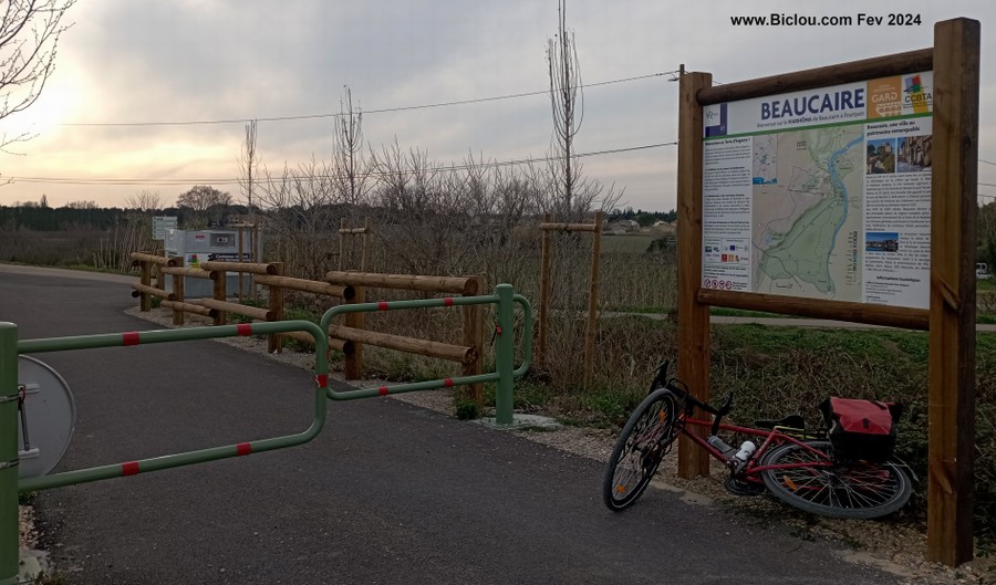 Enfin : Départ voie verte Beaucaire Fourques vers Arles (ViaRhôna)