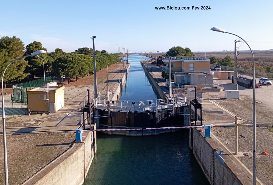 Canal du Rhône à Fos
