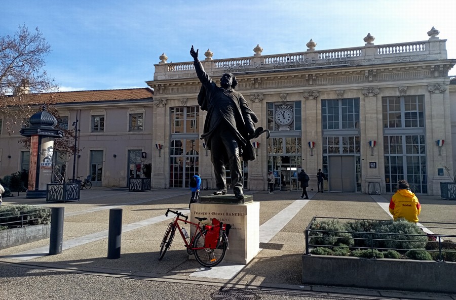 Renato devant Denis Bancel en Gare de Valence (2024)