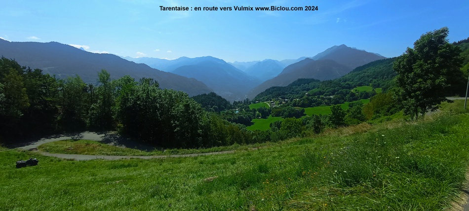 En descendant Vers Hautecour (Savoie , Tarentaise)