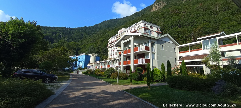 La Lèchère (Savoie), la voie dite verte débute près de la rivière Isère, ici