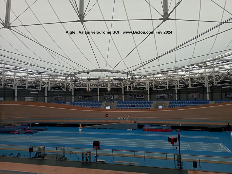 Vélodrome de Aigle, intérieur