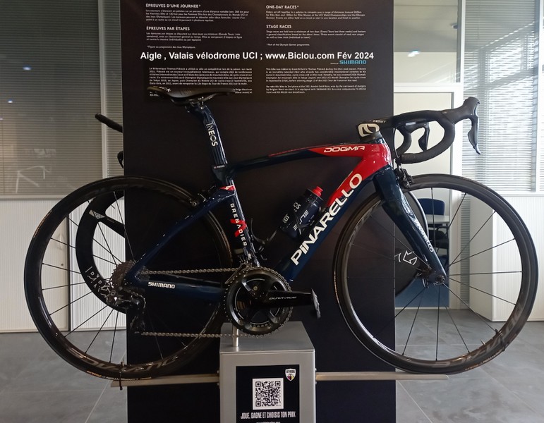 Pinarello Dogma de Pidcock vu à Aigle