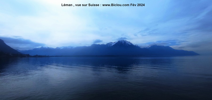 Le Léman et vu sur les montagnes du Valais (Suisse)
