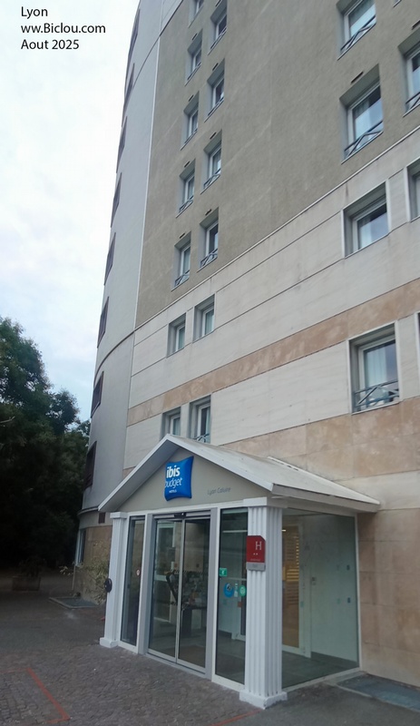 Départ de l'Ibis de Lyon Caluire