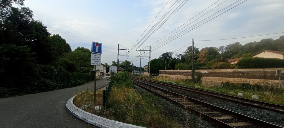 Nous quittons la route D 311; ici, au Sud de Lyon -Impasse du Vieux port à Irigny